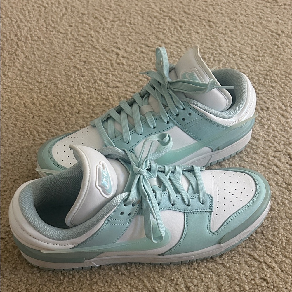 Nike twist’ jade dunks lows
Worn once